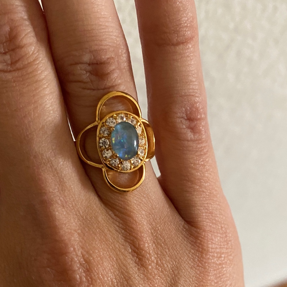 Size 6 Gold and Opal Vintage Ring